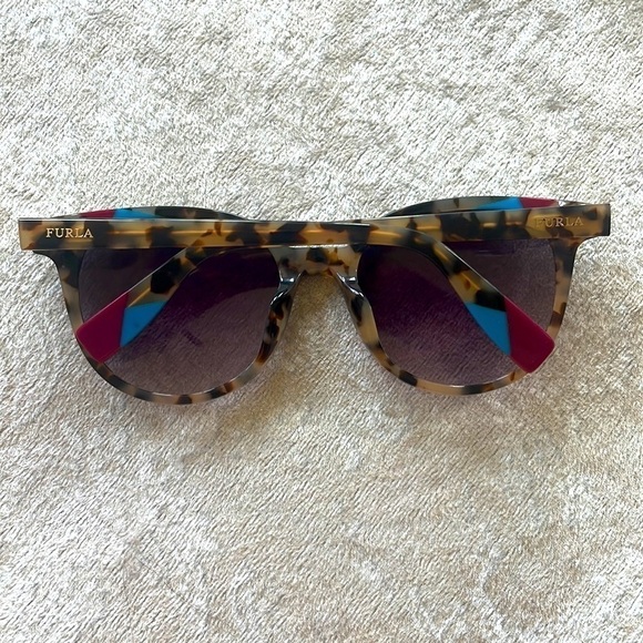 NWOT Furla Tortoise with Blue & Red Detail Round Designer Sunglasses - Picture 8 of 14
